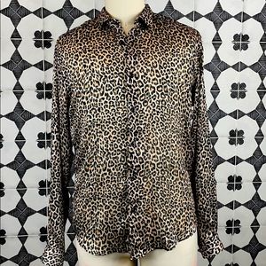 Fun silky smooth leopard print shirt.